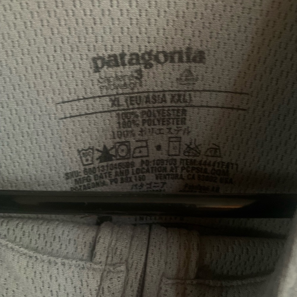 Patagonia Men’s quarter zip Size XL